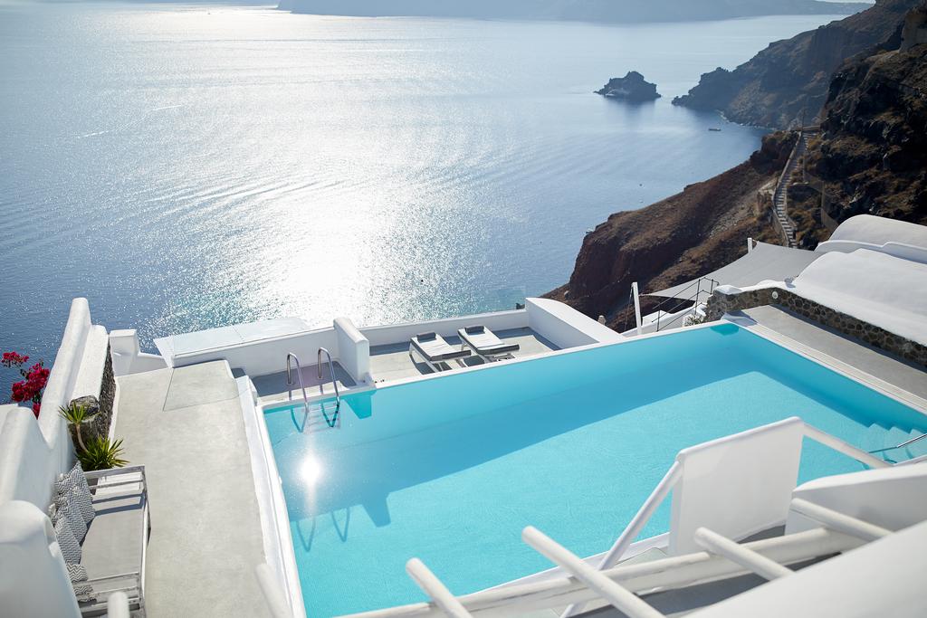 La Perla Villas et Suites maison troglodyte avec piscine privée à Santorin Grèce