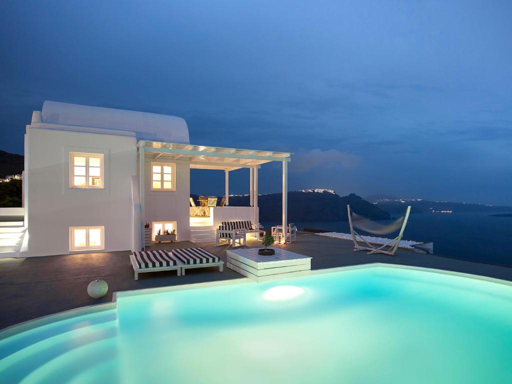 Villa avec piscine privée pour des vacances de charme à Santorin, Grèce 