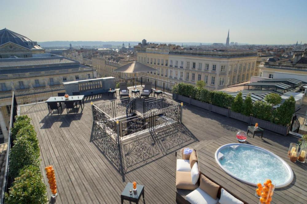InterContinental Bordeaux Le Grand Hôtel rooftop avec jacuzzi privé vue panoramique