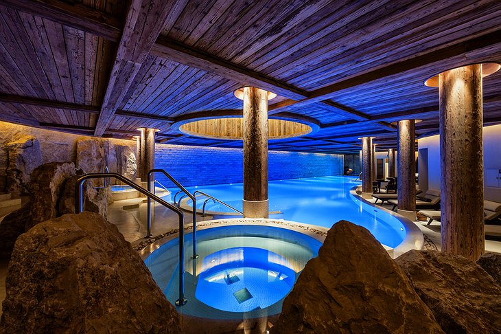 Spa Six Senses piscine intérieur chauffée Hôtel The Alpina Suisse Gstaad