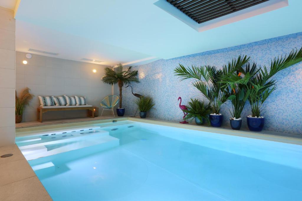 Jardins de Mademoiselle Hôtel & Spa piscine intérieure chauffée 