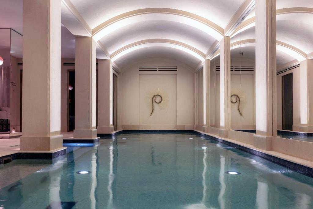 Les Jardins du Faubourg Boutique Hôtel de luxe 5 étoiles & Spa by Shiseido piscine intérieure chauffée