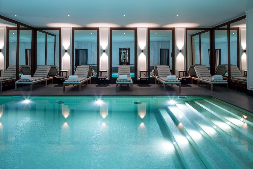 J.K. Place et Spa Paris au cœur de 7ème arrondissement piscine intérieure chauffée