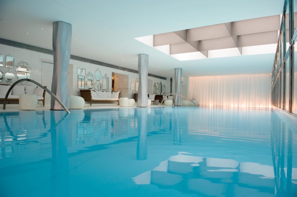 Hôtel Le Royal Monceau Raffles Paris 5 étoiles Spa by Clarins piscine intérieure chauffée