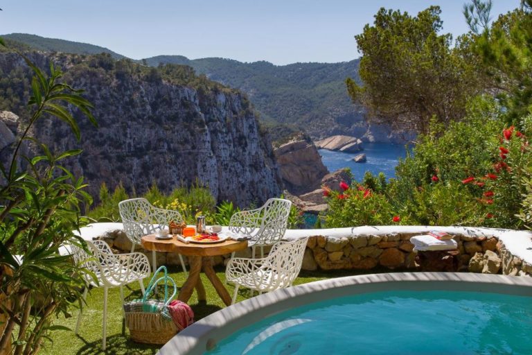 hotel avec piscine privée à Ibiza dan la chambre