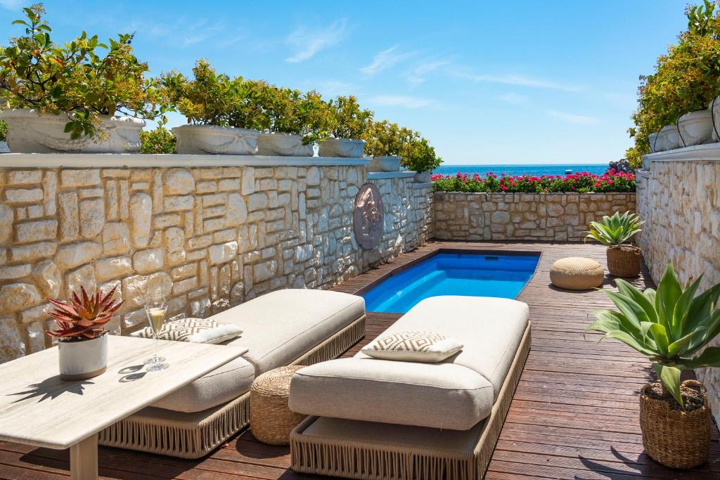 Suite avec piscine privée vue sur mer Mazzaro Sea Palace Sicile Italie