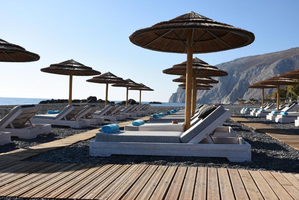 Hôtel 3 étoiles Arion Bay accès direct sur la plage privée à Santorin 
