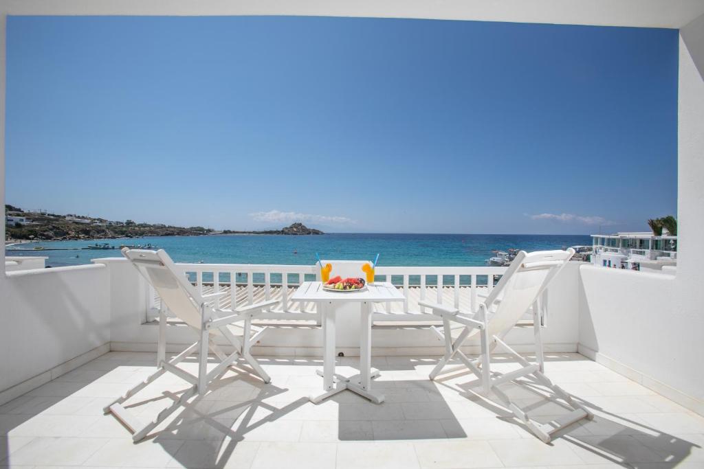 Hôtel Acrogiali Beach à Mykonos accès direct à la plage