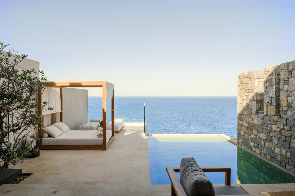 Loft avec piscine privée vue mer en Crète à l'Acro Suites hotel
