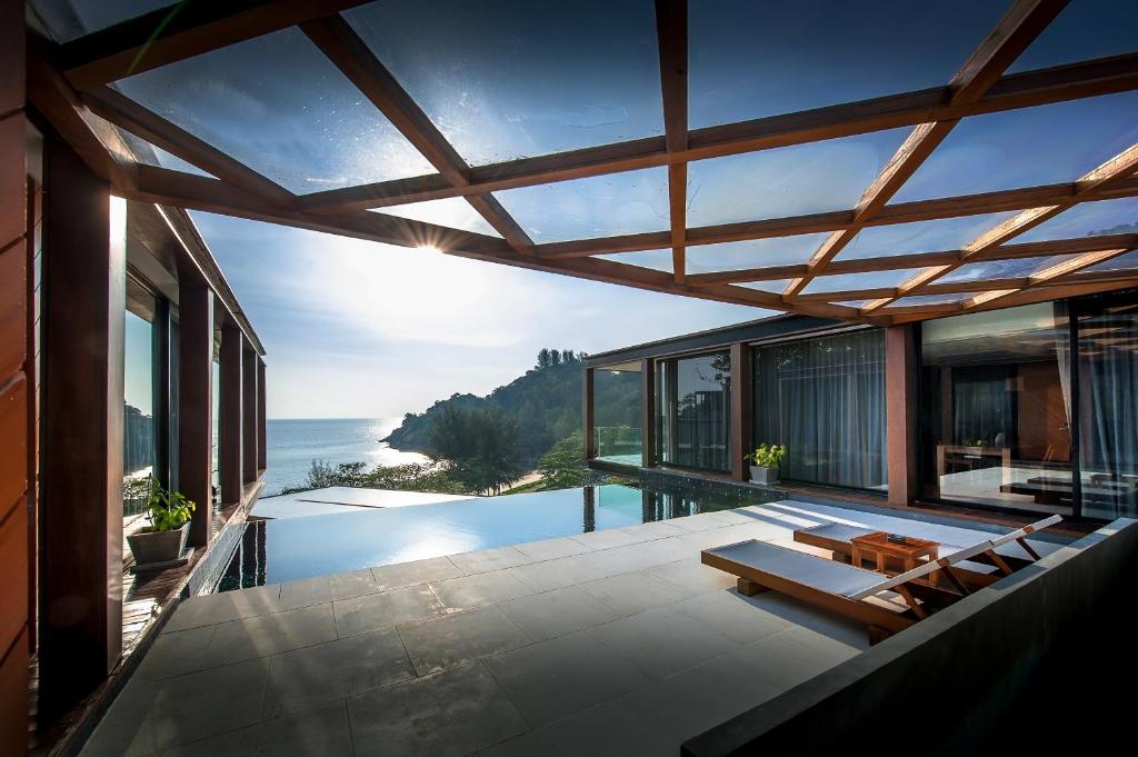 The Naka Phuket vue mer et ses chambres et villas avec piscine privée en Thaïlande