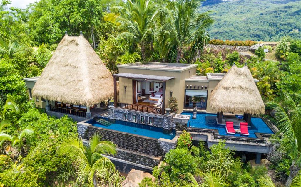 Anantara Maia Seychelles Villas avec piscine privée donnant sur l'océan Indien
