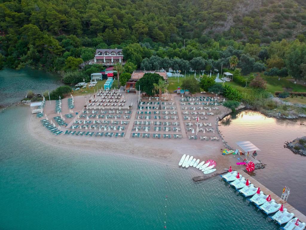hôtel S3 Seahorse Beach Club 3* avec sa plage privative dans le magnifique parc national du Blue Lagoon à Ölüdeniz en Turquie