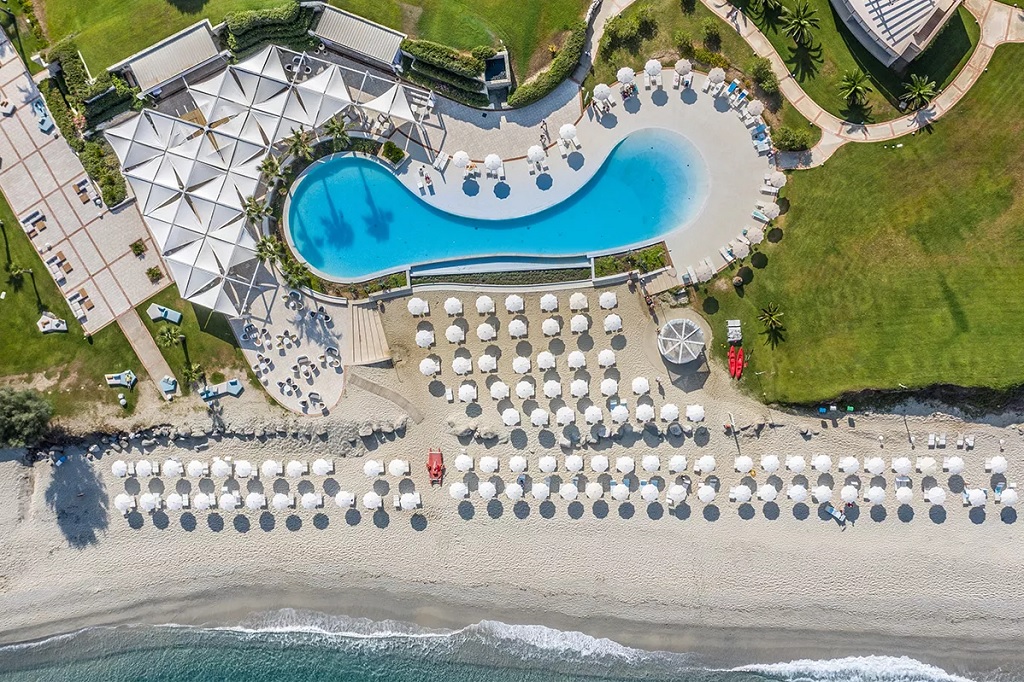 L'hôtel Capovaticano Resort Thalasso Spa**** et sa plage privative sur la côte Tyrrhénienne de la Calabre