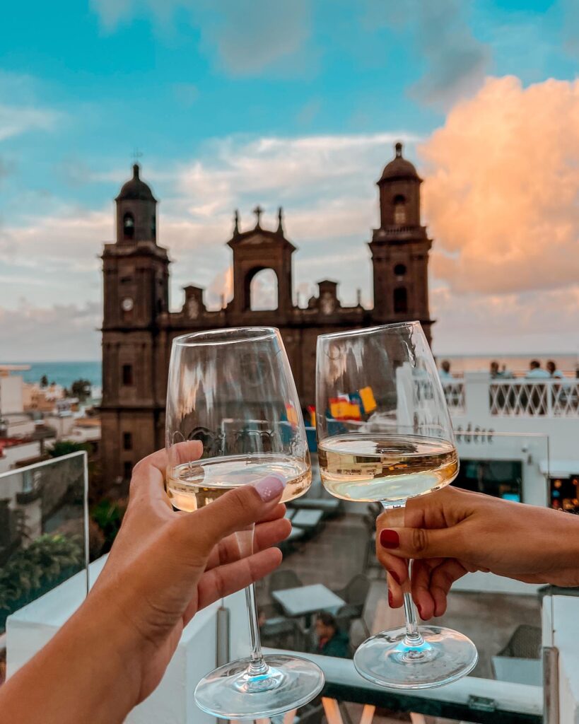 Hotel à Las Palmas de Gran Canaria au cœur de la ville historique offrant une vue incroyable, un cadre romantique, une ambiance jazz et reposante et l'accès possible à deux espaces privés