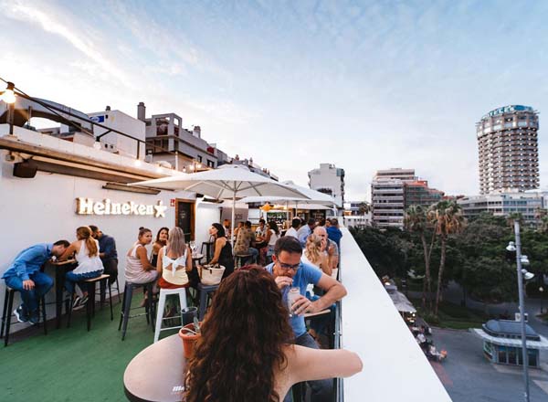 Hotel à Las Palmas de Gran Canaria offrant une terrasse de 100 m carrés décrite comme la plus festive de la ville, la vue y est incroyable 